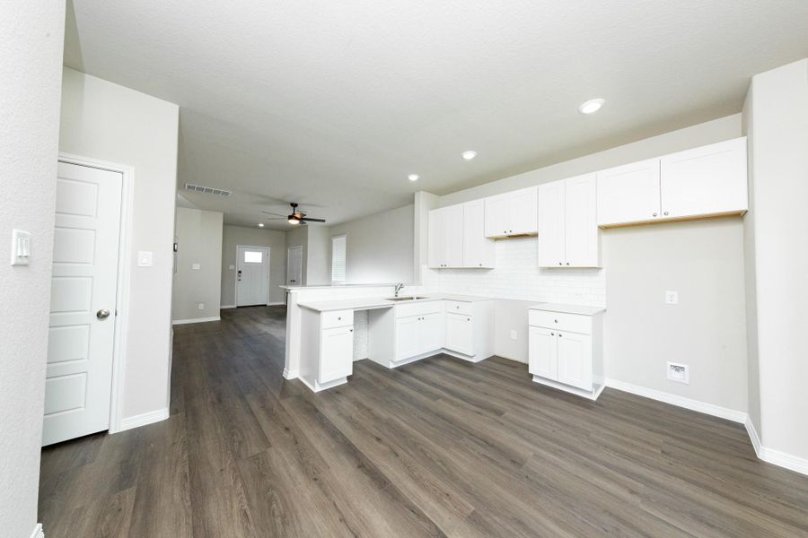 Furnished interior view inside a new home in Granger Pines, Conroe (Image 8).