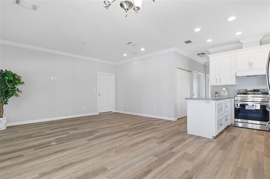 Spacious, unfurnished interior of a new home in , Venice (Image 12).