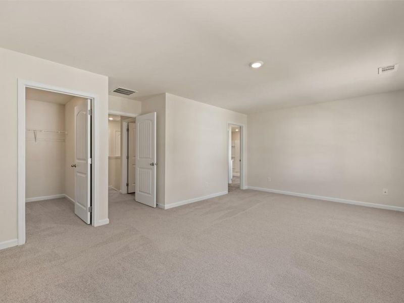 Spacious, unfurnished interior of a new home in Oaks at Cedar Grove, Fairburn (Image 14).