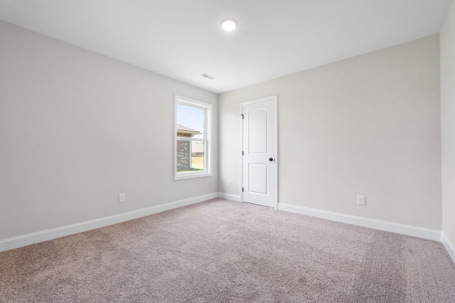 Representative unfurnished interior of a home built from the The Everett C by Davidson Homes LLC in Waverly Estates, Josephine (Image 26).