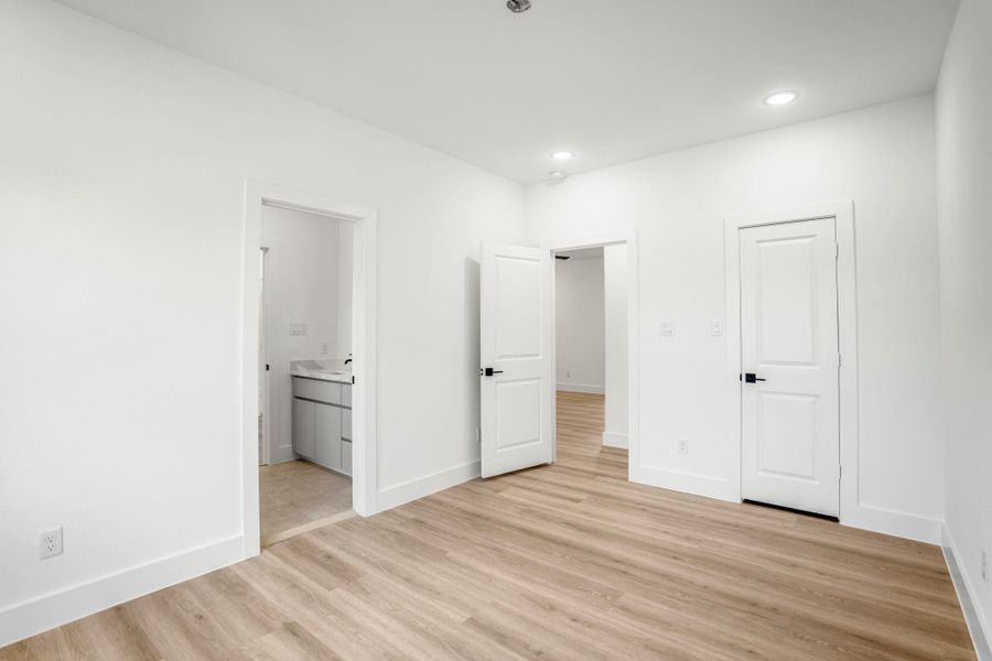 Spacious, unfurnished interior of a new home in , Houston (Image 21).