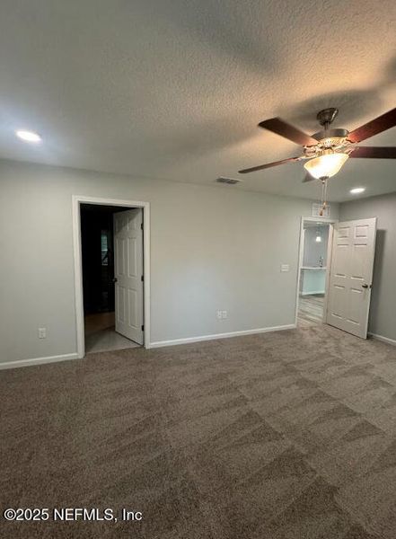 Spacious, unfurnished interior of a new home in , Jacksonville (Image 18).
