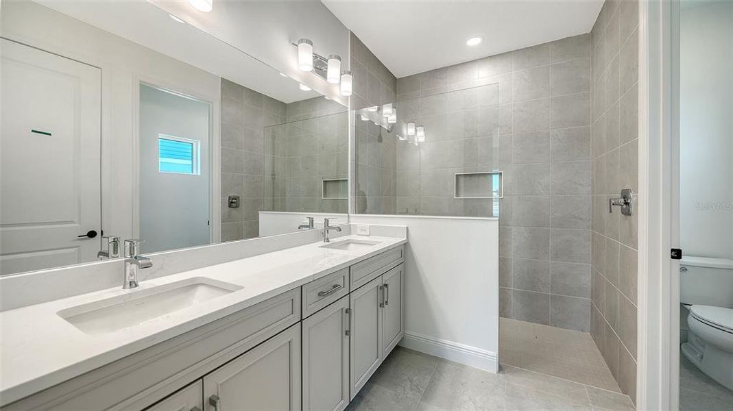 Furnished interior view inside a new home in Palmera, Venice (Image 7).
