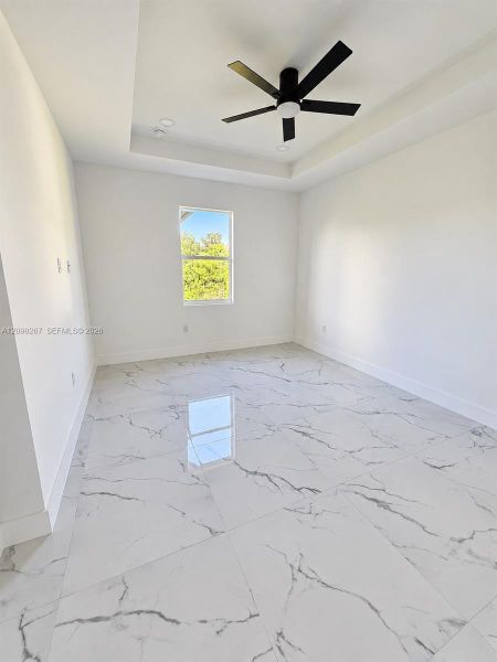 Spacious, unfurnished interior of a new home in , Lehigh Acres (Image 14).