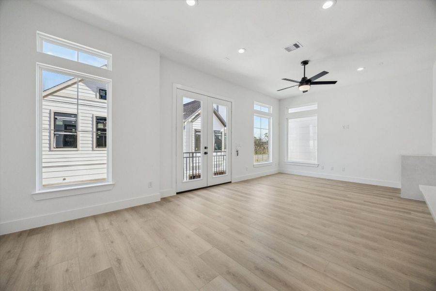 Spacious, unfurnished interior of a new home in Thornton Oaks, Houston (Image 26). Spacious, unfurnished interior of a new home in Thornton Oaks, Houston (Image 26).