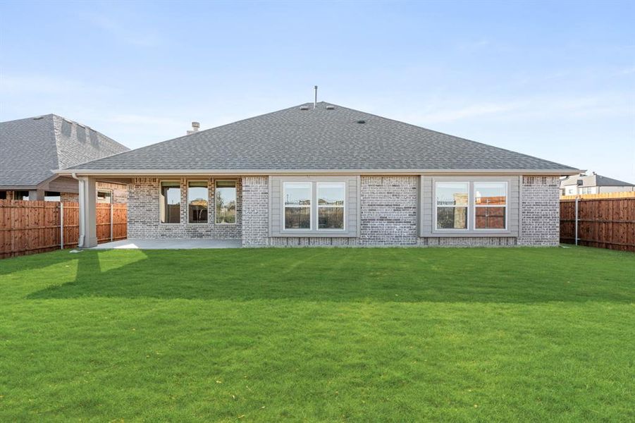 Exterior details and patio area of a home in Timberbrook, Justin (Image 3).