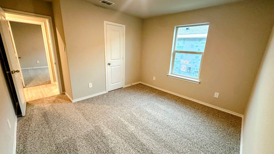 Spacious, unfurnished interior of a new home in Sunnycreek, Fort Worth (Image 14).