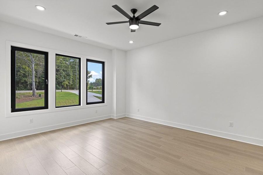 Spacious, unfurnished interior of a new home in , Jefferson (Image 26).