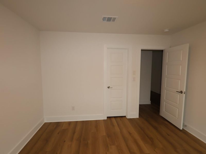 Spacious, unfurnished interior of a new home in Lago Mar, Santa Fe (Image 24).