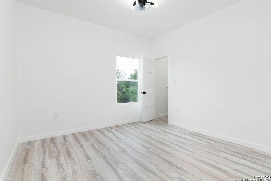 Spacious, unfurnished interior of a new home in , San Antonio (Image 24).