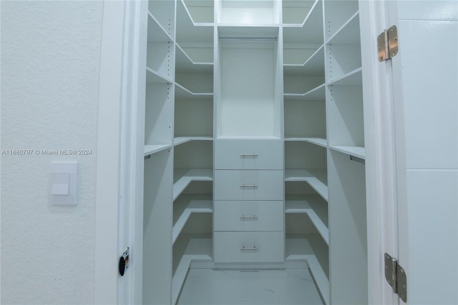 Furnished interior view inside a new home in , Cape Coral (Image 9).