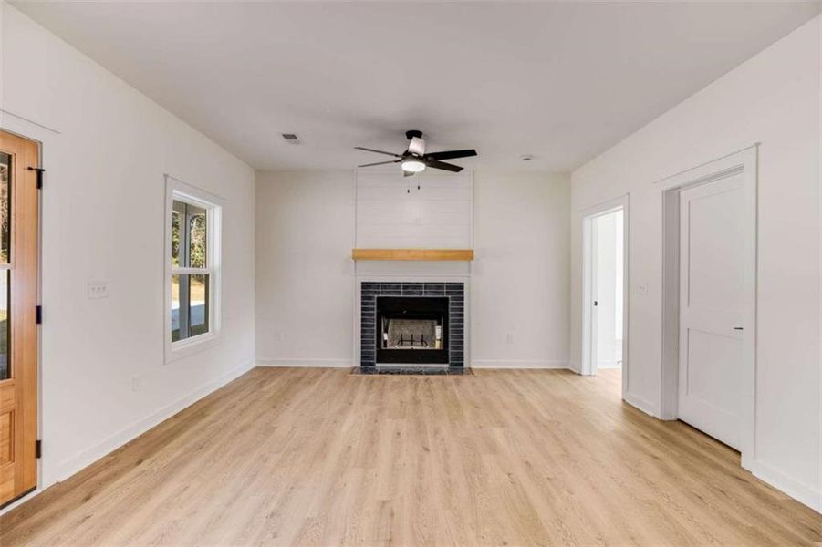 Spacious, unfurnished interior of a new home in , Waco (Image 6).