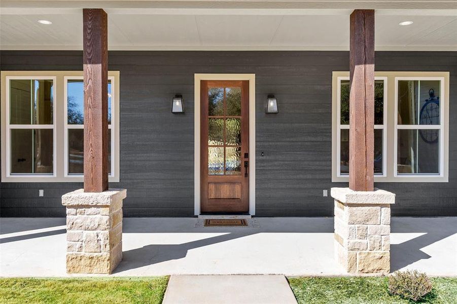 Exterior details and patio area of a home in , Granbury (Image 3).