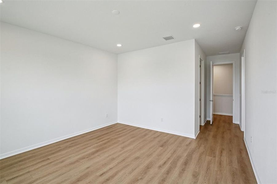 Spacious, unfurnished interior of a new home in , San Antonio (Image 30).