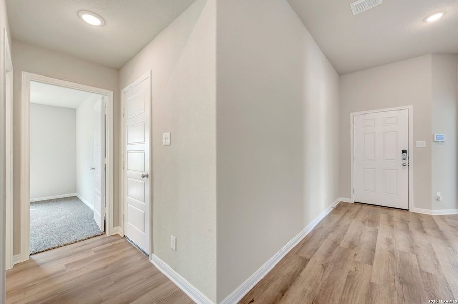Spacious, unfurnished interior of a new home in Hickory Ridge Estates, Elmendorf (Image 20).
