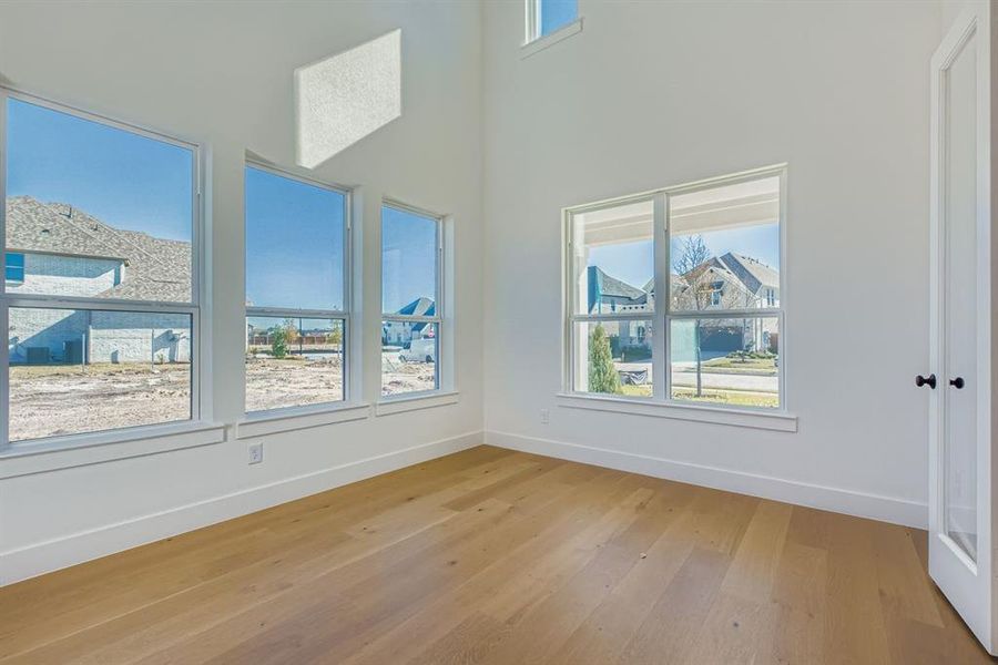 Spacious, unfurnished interior of a new home in Star Trail - 55s, Prosper (Image 21).