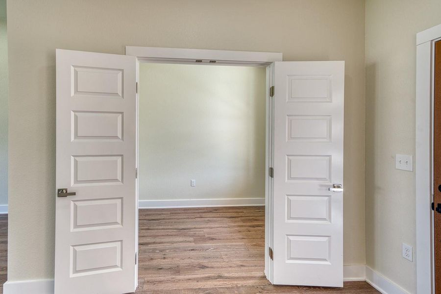 Spacious, unfurnished interior of a new home in , Kingsland (Image 15).