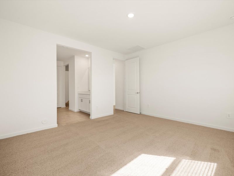 Spacious, unfurnished interior of a new home in Anthem at Merrill Ranch Reserve Series, Florence (Image 12).