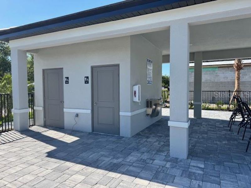 Exterior details and patio area of a home in , Bradenton (Image 3).