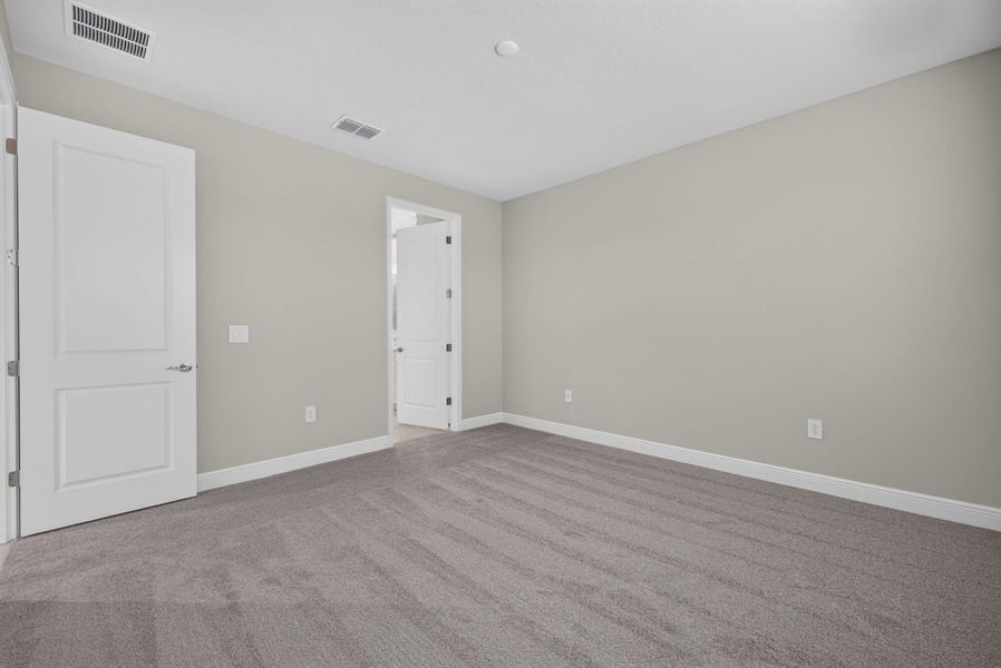 Spacious, unfurnished interior of a new home in Wellen Park, Venice (Image 16).