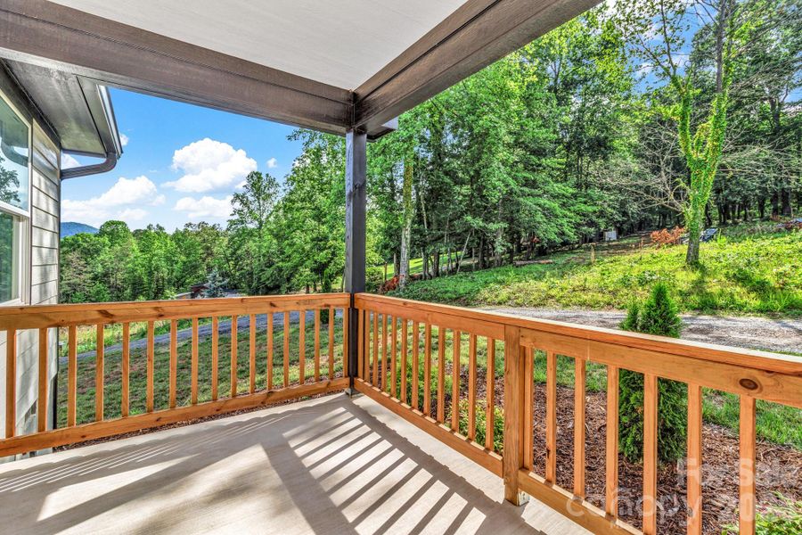 Exterior details and patio area of a home in , Marion (Image 3).