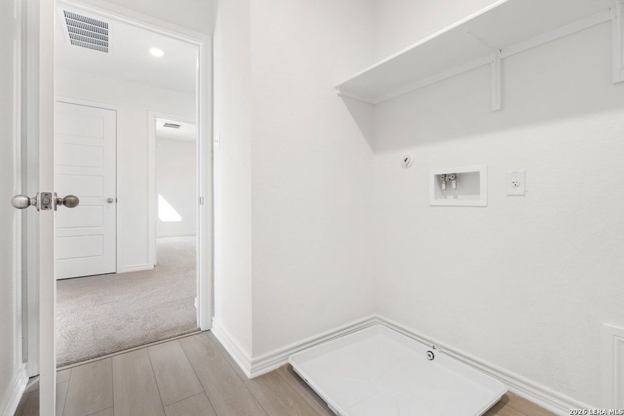 Spacious, unfurnished interior of a new home in Punta Verde, Converse (Image 22).