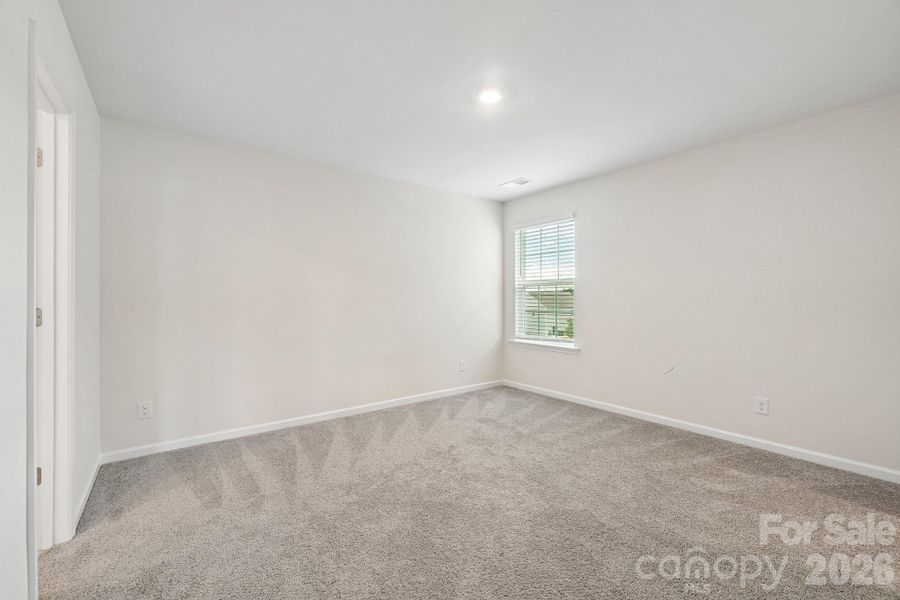 Spacious, unfurnished interior of a new home in Calvin Creek, Troutman (Image 23).