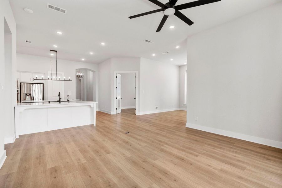 Spacious, unfurnished interior of a new home in Woodforest, Montgomery (Image 39).