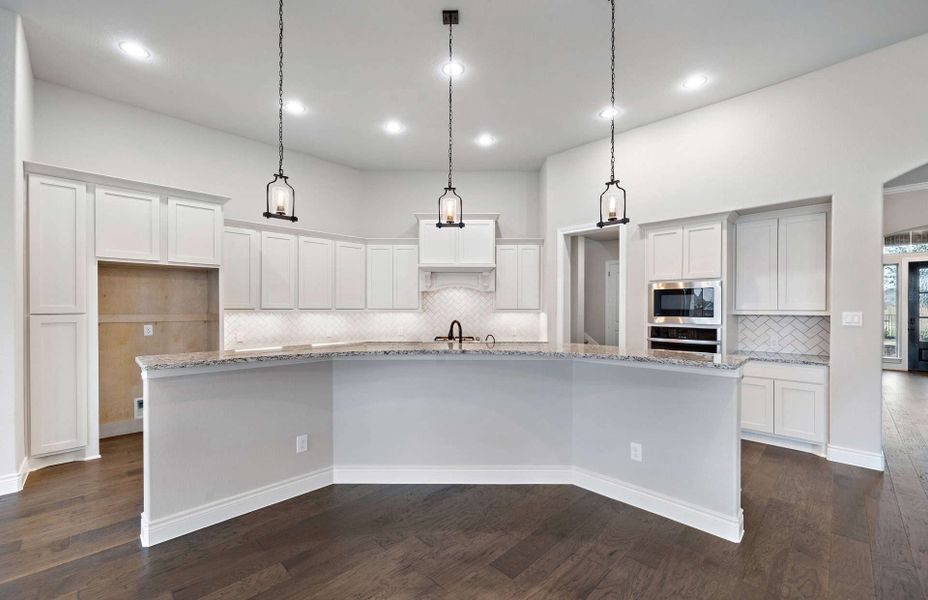 Representative furnished interior of a home built from the 3326 by Ravenna Homes in Cross Creek West, Fulshear (Image 13).