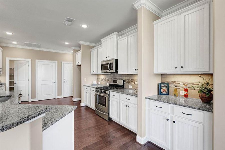 Shelter Bay, Kitchen