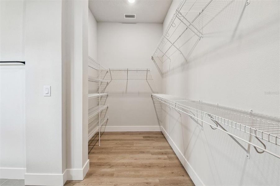 Spacious, unfurnished interior of a new home in Palmera Wellen Park - Classic Series, Venice (Image 21).