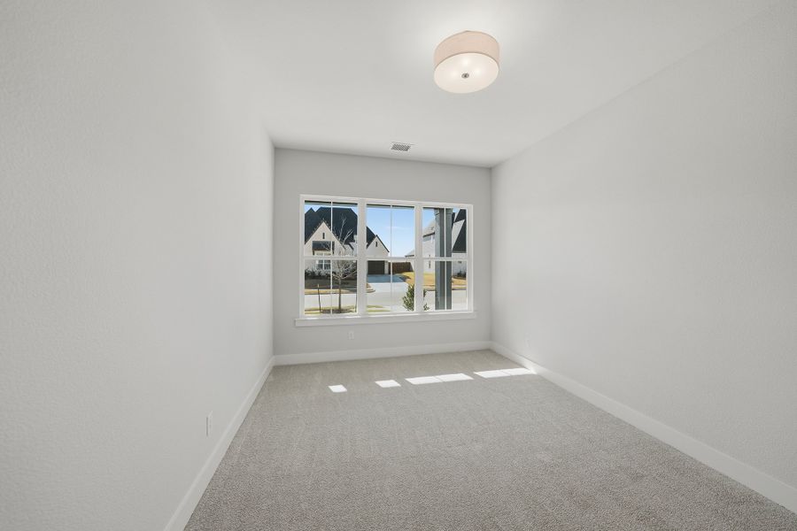 Spacious, unfurnished interior of a new home in Quail Hollow, Rockwall (Image 34).