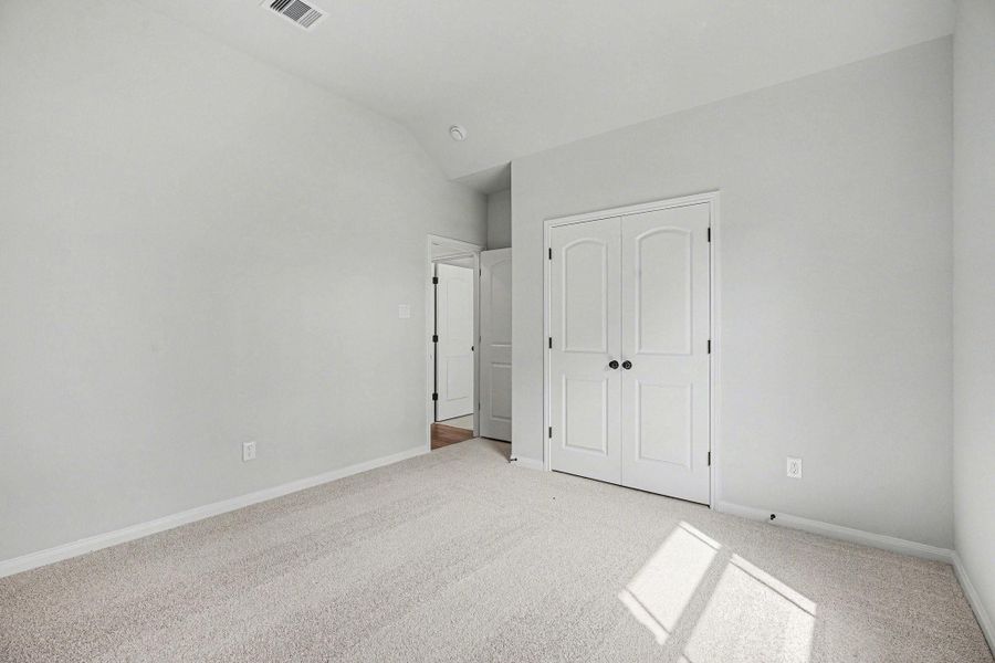 Spacious, unfurnished interior of a new home in Encino Estates, Dayton (Image 27).