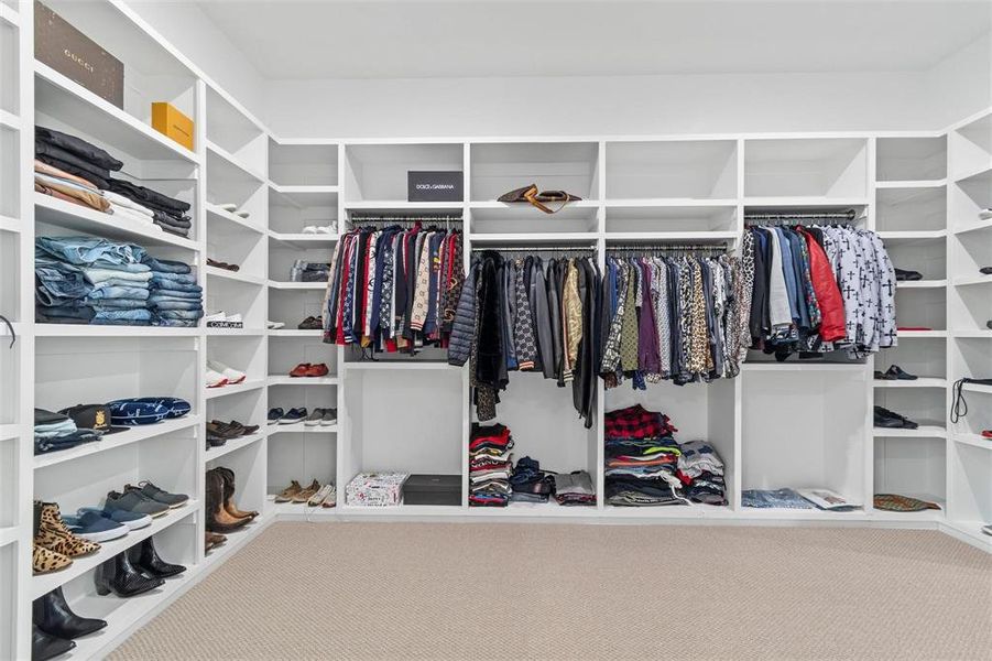 Walk in closet featuring carpet