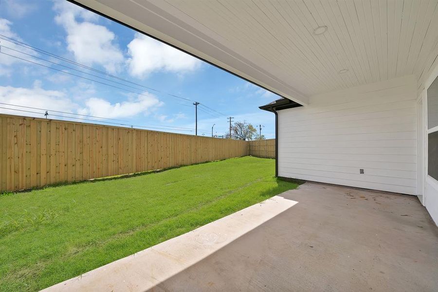 Exterior details and patio area of a home in , The Colony (Image 3).