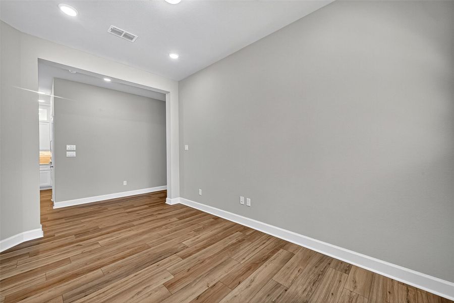 Spacious, unfurnished interior of a new home in Harvest Green 45', Richmond (Image 39).