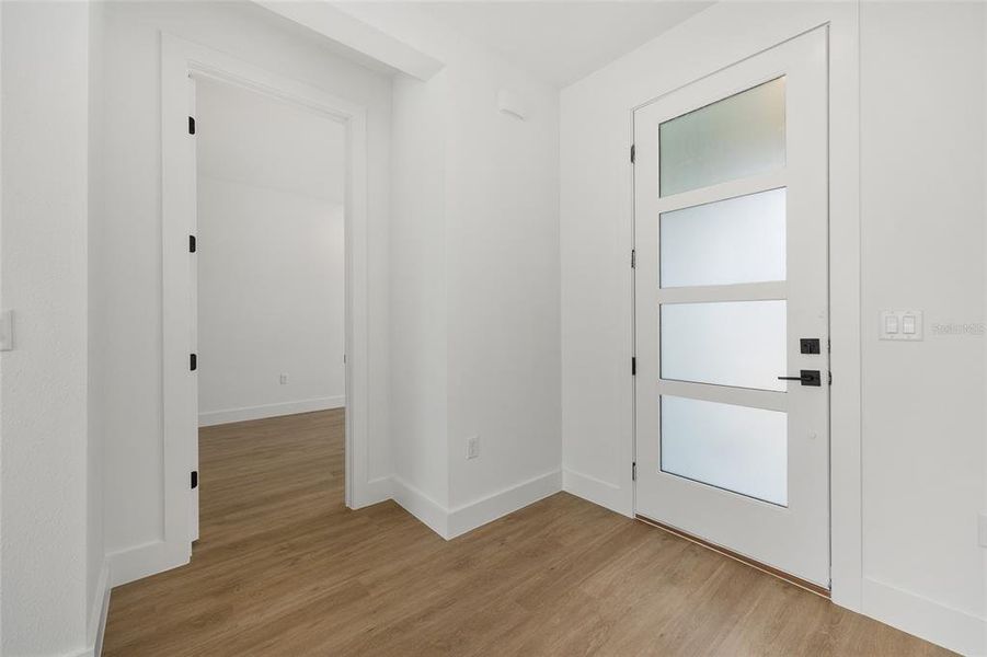 Spacious, unfurnished interior of a new home in , Ocala (Image 12).