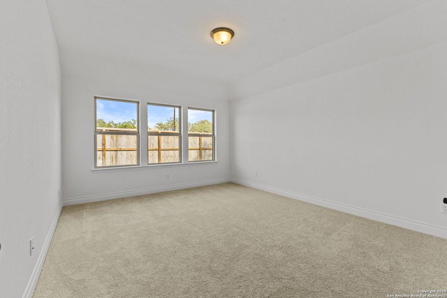 Spacious, unfurnished interior of a new home in Davis Ranch, San Antonio (Image 25). Spacious, unfurnished interior of a new home in Davis Ranch, San Antonio (Image 25).