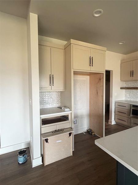 Furnished interior view inside a new home in , Abilene (Image 10).