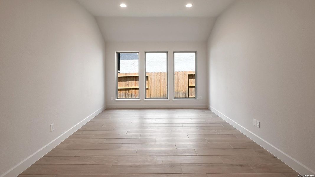 Spacious, unfurnished interior of a new home in Cibolo Valley Heights, Cibolo (Image 24).