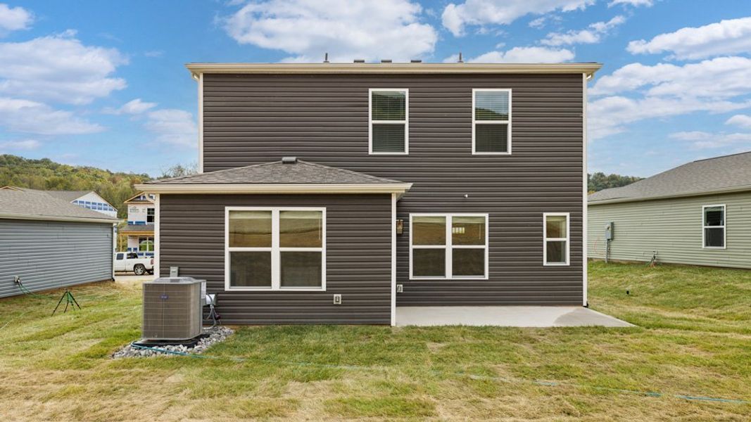 Exterior details and patio area of a home in Emory Creek, Harriman (Image 2).