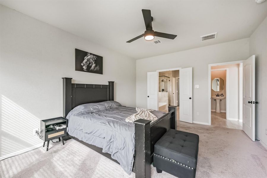 Furnished interior view inside a new home in Kendall Lakes, Alvin (Image 33). Furnished interior view inside a new home in Kendall Lakes, Alvin (Image 33).