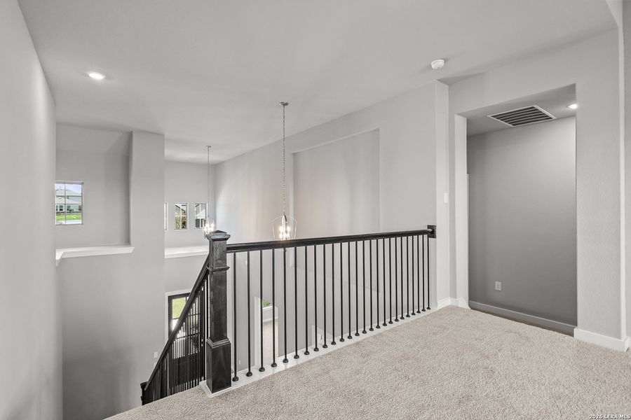 Spacious, unfurnished interior of a new home in Foxbrook, Cibolo (Image 40).