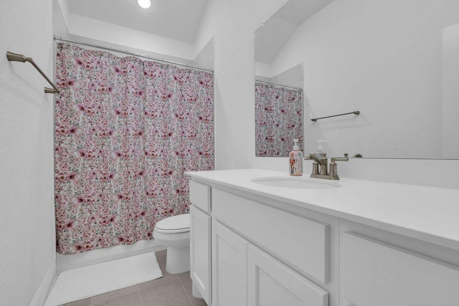 Furnished interior view inside a new home in The Highlands - 65', Porter (Image 38). Furnished interior view inside a new home in The Highlands - 65', Porter (Image 38).