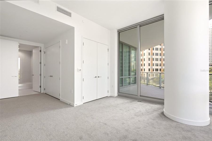 Spacious, unfurnished interior of a new home in , St. Petersburg (Image 56). Spacious, unfurnished interior of a new home in , St. Petersburg (Image 56).