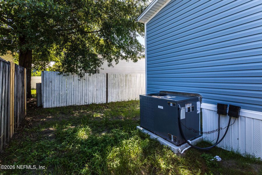Exterior details and patio area of a home in , Jacksonville (Image 17).