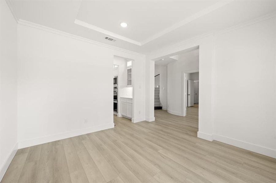 Spacious, unfurnished interior of a new home in High Country, Burleson (Image 27).