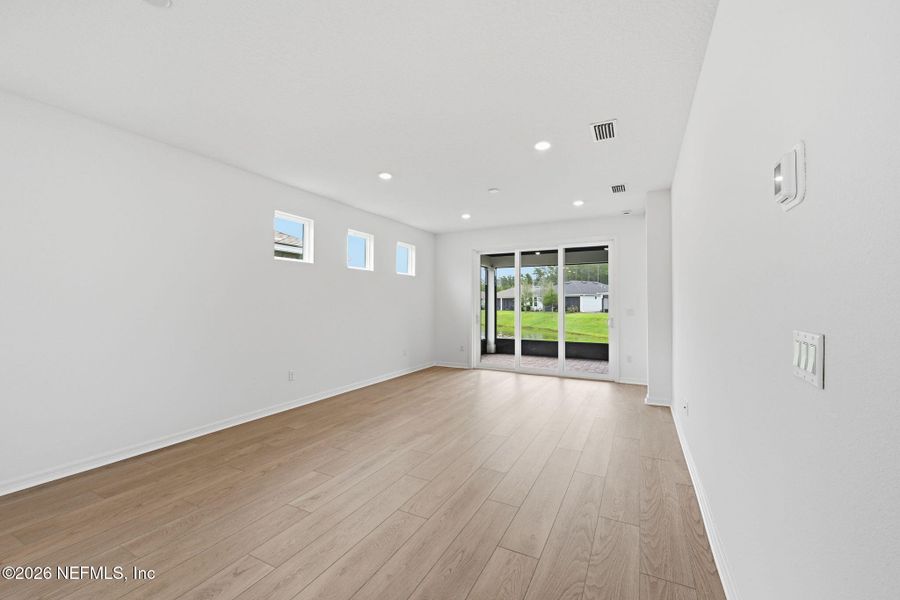 Spacious, unfurnished interior of a new home in Del Webb Wildlight, Yulee (Image 11).