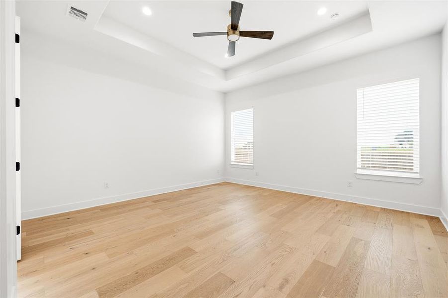 Spacious, unfurnished interior of a new home in , Hewitt (Image 17).
