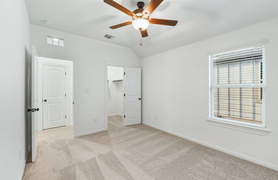 Spacious, unfurnished interior of a new home in Saddleback at Santa Rita Ranch, Liberty Hill (Image 22).